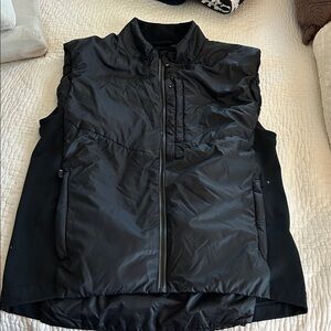 KJUS 52L black vest. Golf